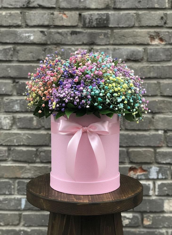 Цветочная композиция из Гипсофила и Розы в шляпной коробке в Форносово