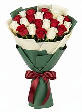 Букет Микс из красных и белых роз в Форносово