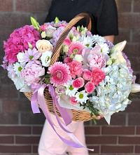 Цветочная композиция из Розы, Хризантемы, Пионы и Лизиантусы в корзине #REPLACE_PRED# Форносово