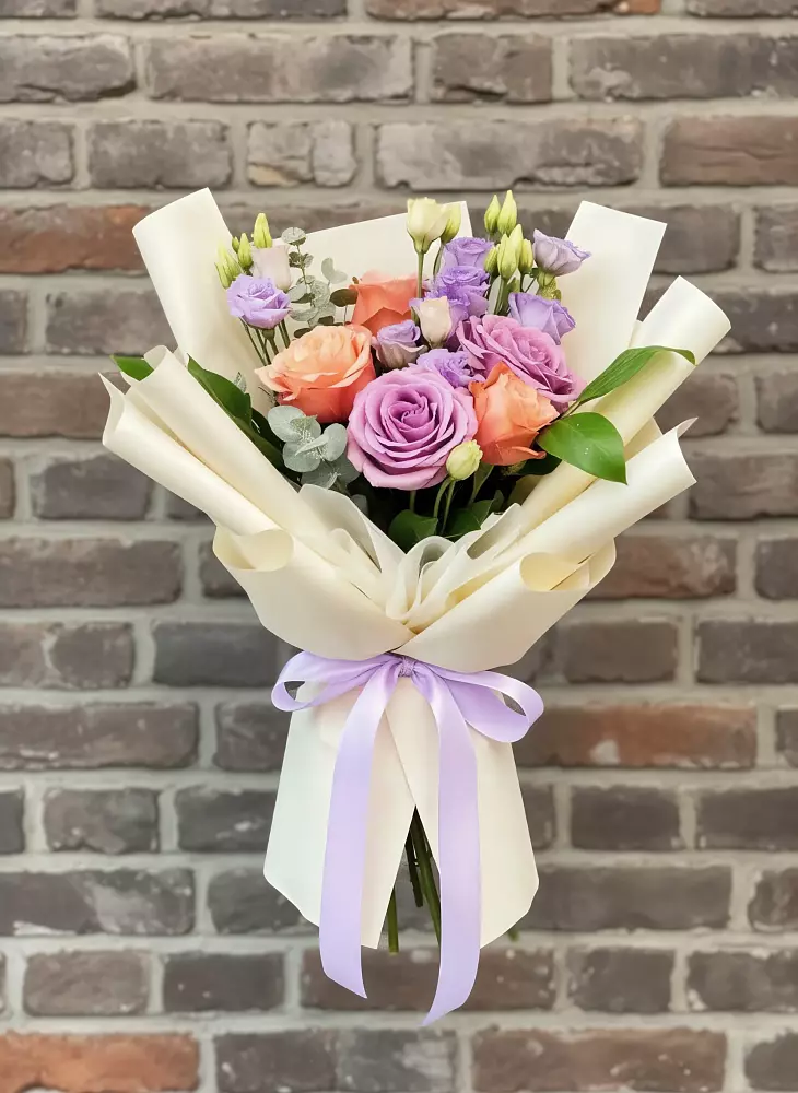 Букет цветов из: Лизиантусы и Розы в Форносово