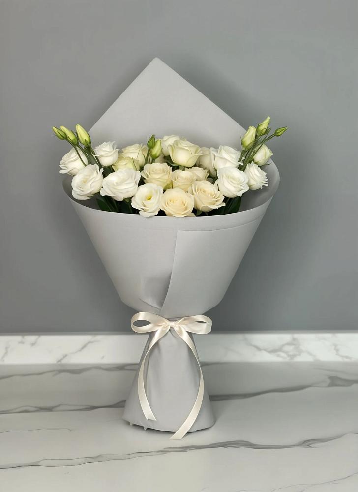 Букет цветов из: Розы и Лизиантусы в Форносово