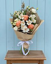 Букет цветов из:  Альстромерии, Лизиантусы, Розы и Хризантемы #REPLACE_PRED# Форносово