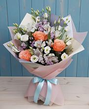 Букет цветов из:  Лизиантусы, Розы, Альстромерии и Гипсофила в Форносово