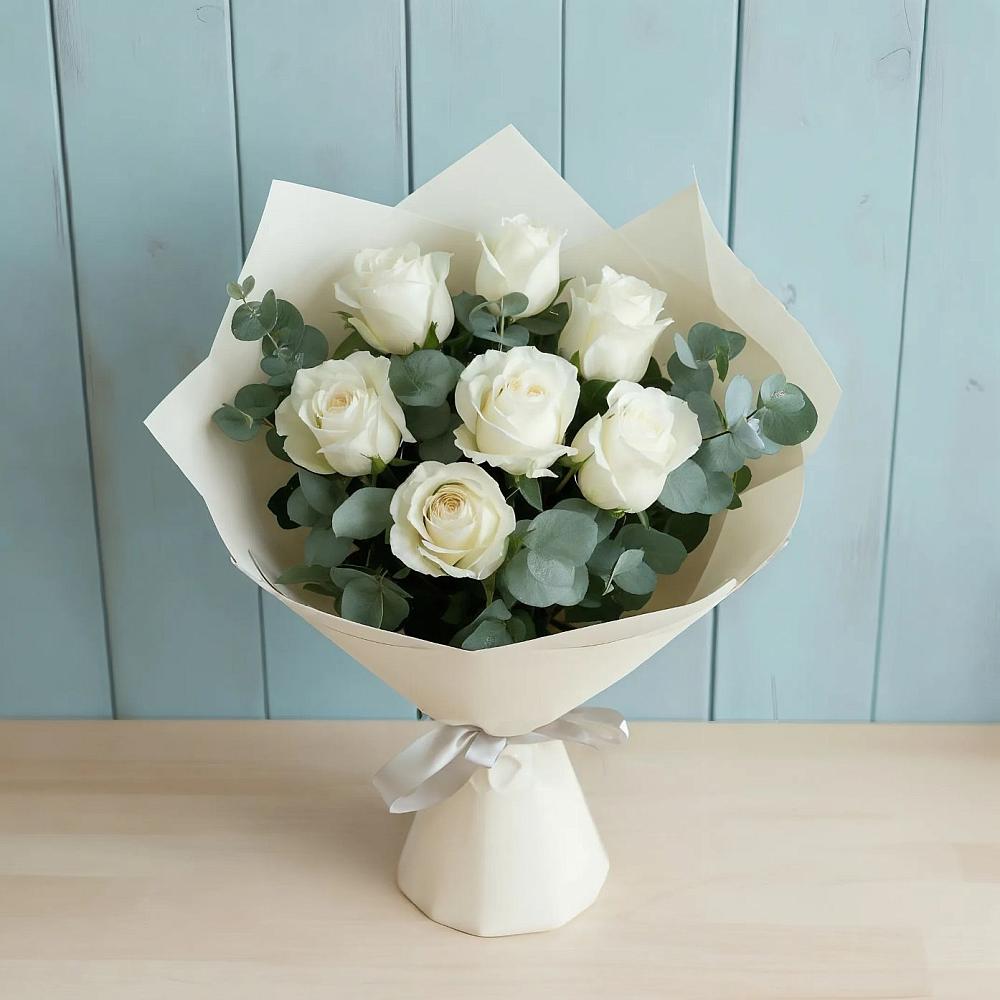 Букет Белые розы в Эвкалипте в Форносово