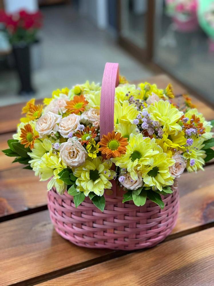 Цветочная композиция из Хризантемы и Розы в корзине в Форносово