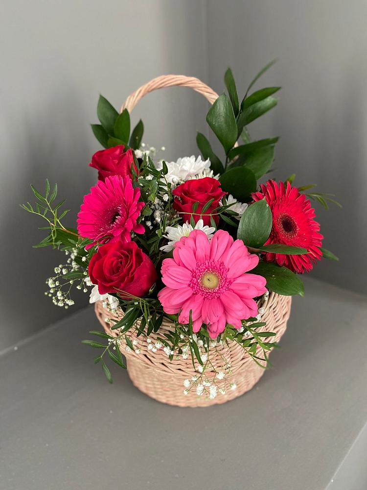 Цветочная композиция из Розы, Хризантемы и Герберы в корзине в Форносово