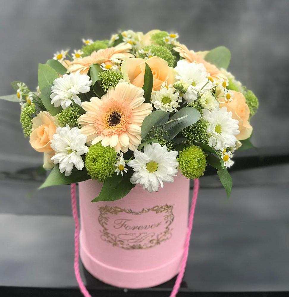 Цветочная композиция из Розы, Герберы и Хризантемы в шляпной коробке в Форносово