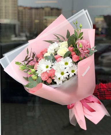 Букет цветов из: Розы, Лизиантусы и Хризантемы в Форносово