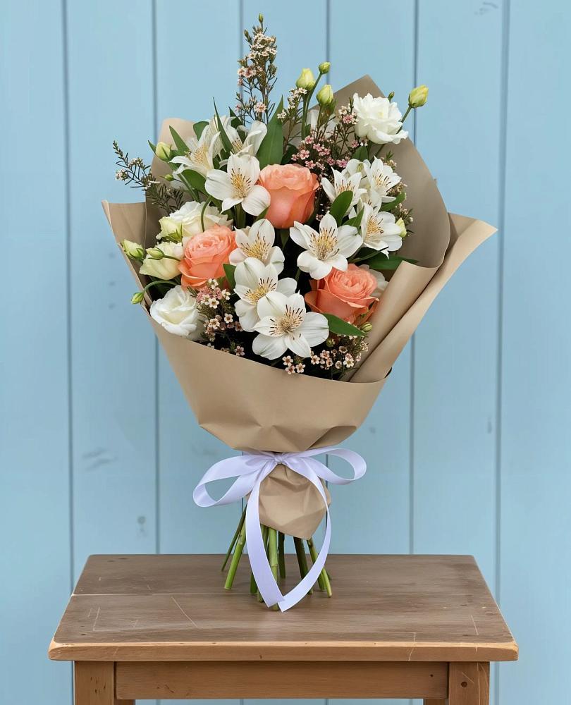 Букет цветов из: Альстромерии, Лизиантусы, Розы и Хризантемы в Форносово
