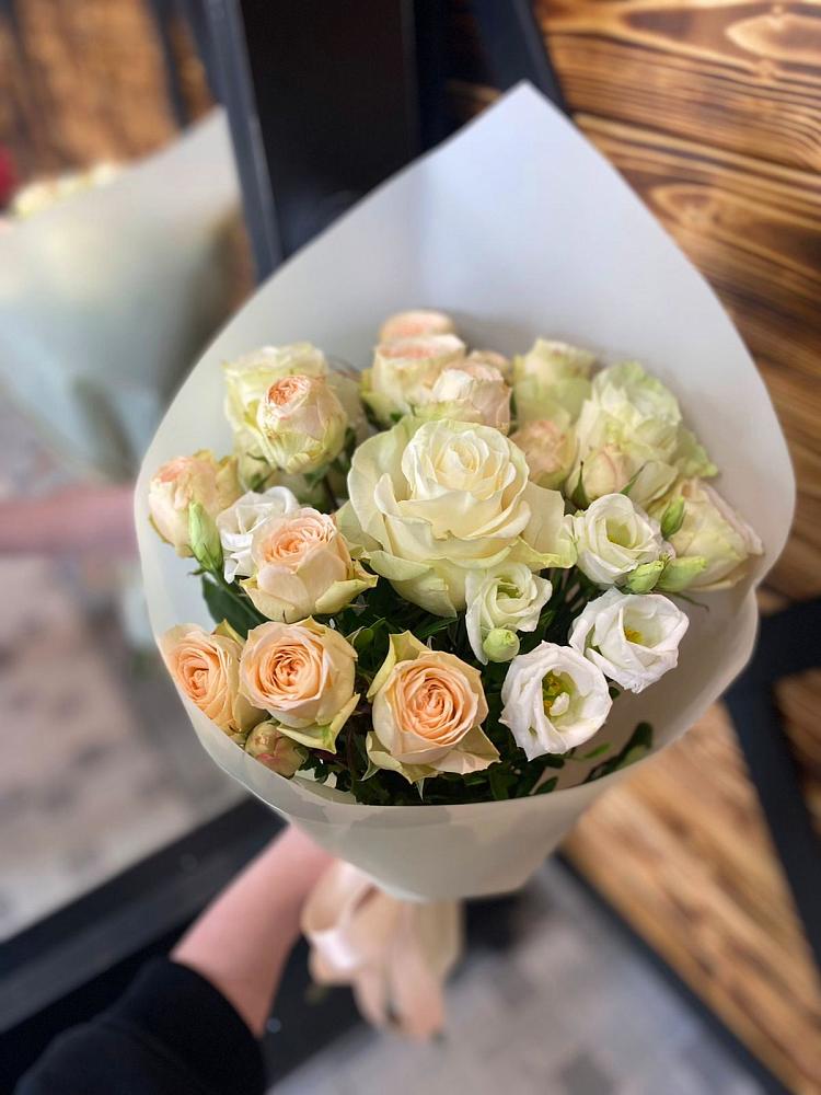 Букет цветов из: Розы и Лизиантусы в Форносово